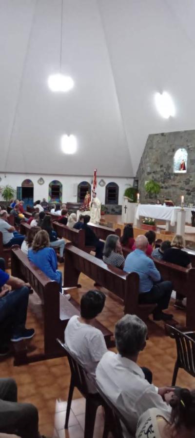 FiÃ©is participam da segunda noite de TrÃ­duo em honra ao Senhor Bom Jesus na Comunidade de Campo Mendes 